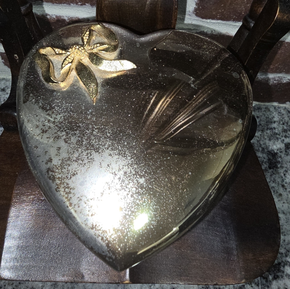 Heart Shape Vintage Box